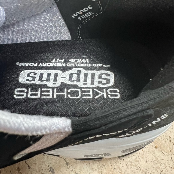 Skechers Women's D'Lites-Me Time Sneaker, Black/White Size 9 Slip-On Sneakers - Picture 3 of 9